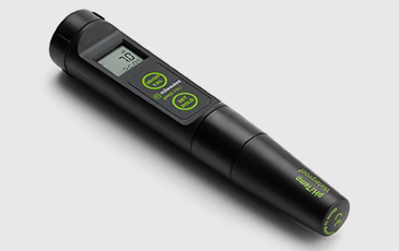 Image of a Milwaukee pHMeter of light grey background