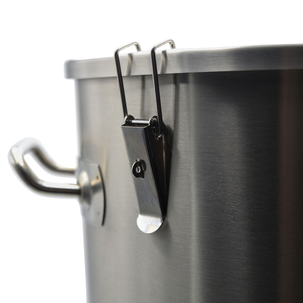 Close up of locking clamp engaged
