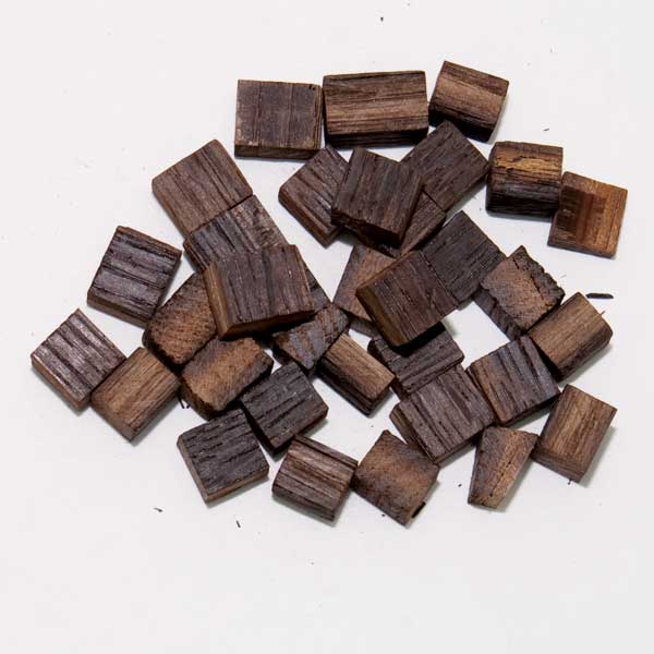 Medium Toast Plus French Oak Cubes in a pile